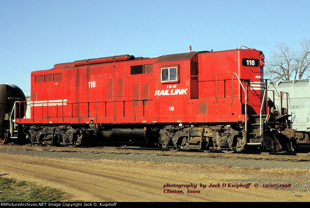 (ex-SOO) I&M Rail Link GP9 118, at Clinton, Iowa. December 7, 1998. 